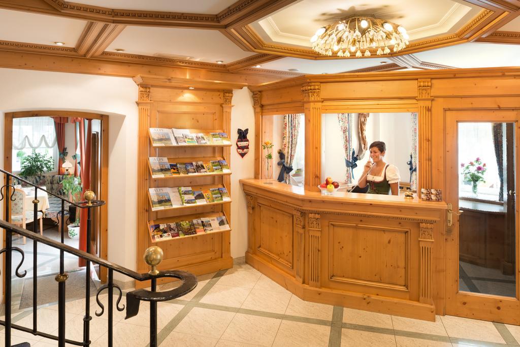 狼之酒店 卡斯特尔罗托 外观 照片